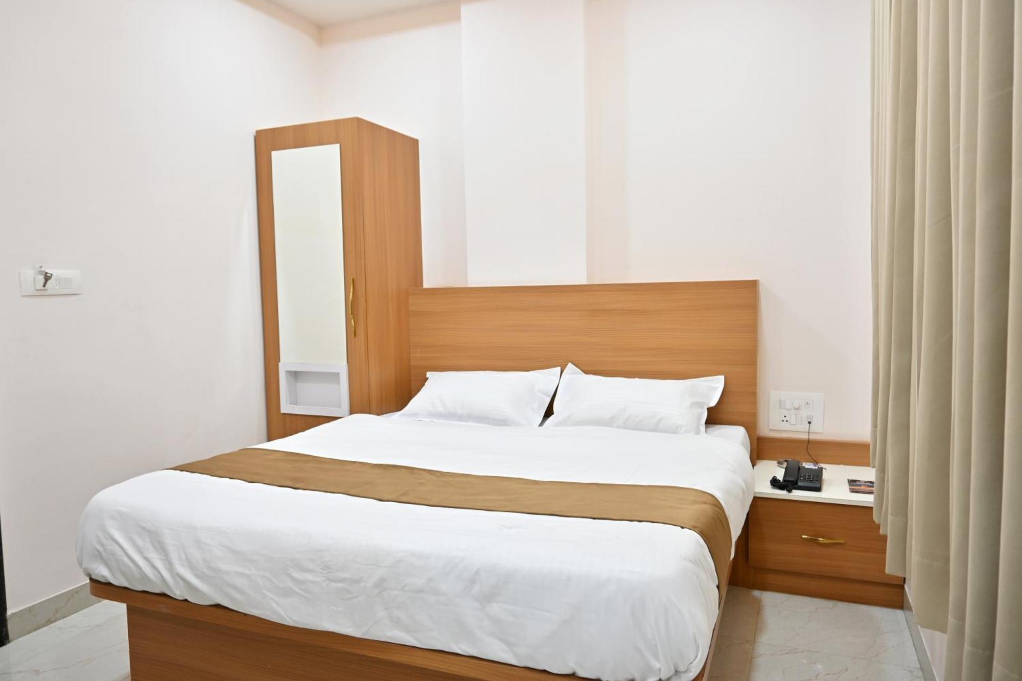 Hotel Serenity Heights Udaipur Exterior foto